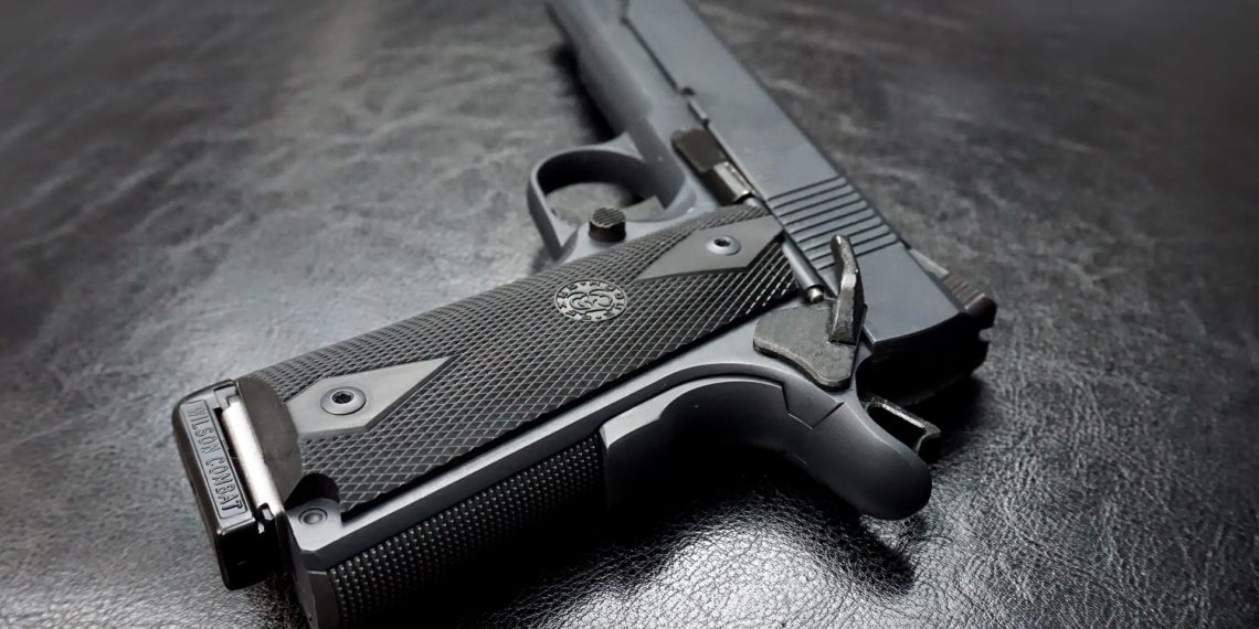 Cel- en werkstraf voor vuurwapenbezit