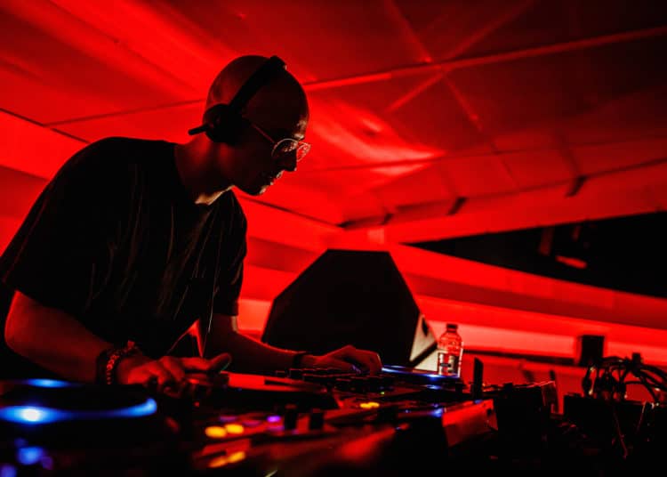 Palms Trax achter de decks.