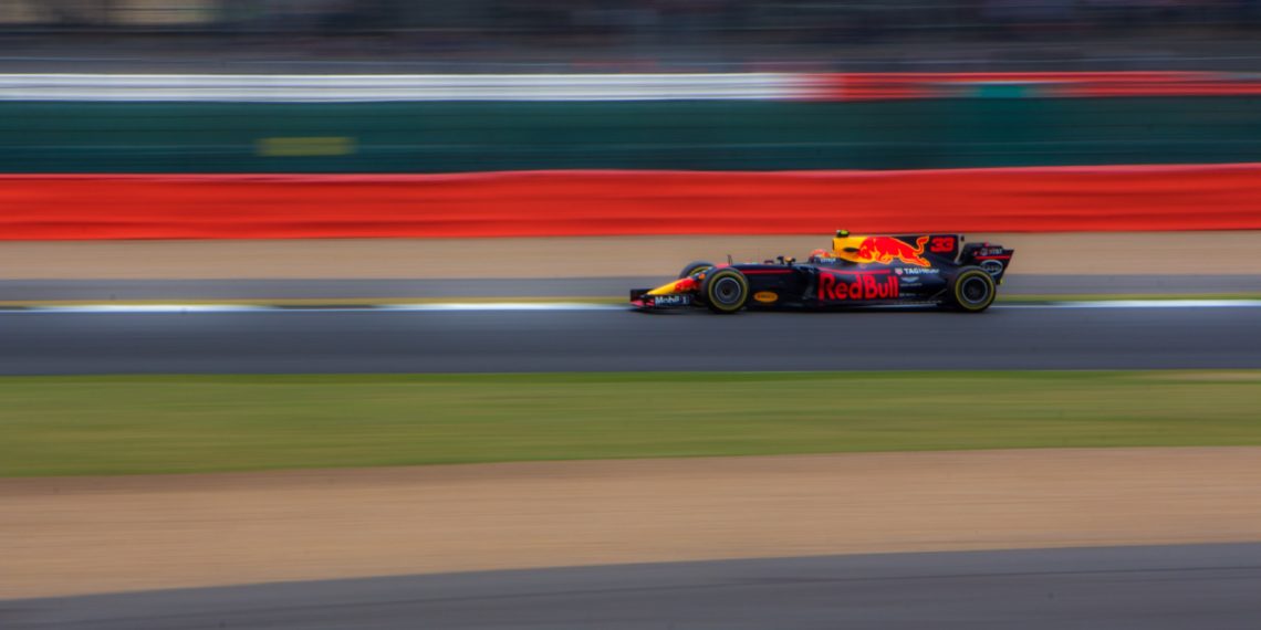 Max Verstappen opent het vernieuwde Circuit Zandvoort