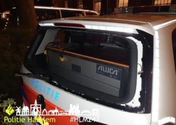 Man sloopt autoruit met zijn hoofd na aanhouding