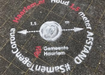Gemeente waarschuwt Haarlemmers met cirkels van krijt