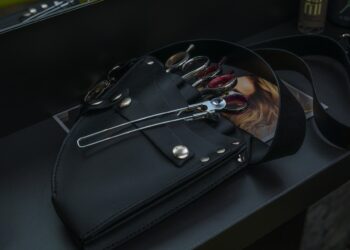 Haarlemse kapper Rob heeft de blaren op zijn vingers staan na heropening kapsalon