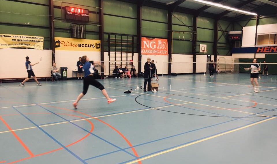 Badmintonclub Olympia in zwaar weer en zoekt leden.