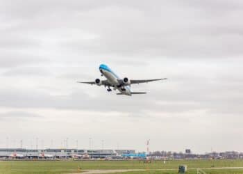 Passagiers van 38 vluchten naar Schiphol gewaarschuwd voor coronabesmetting