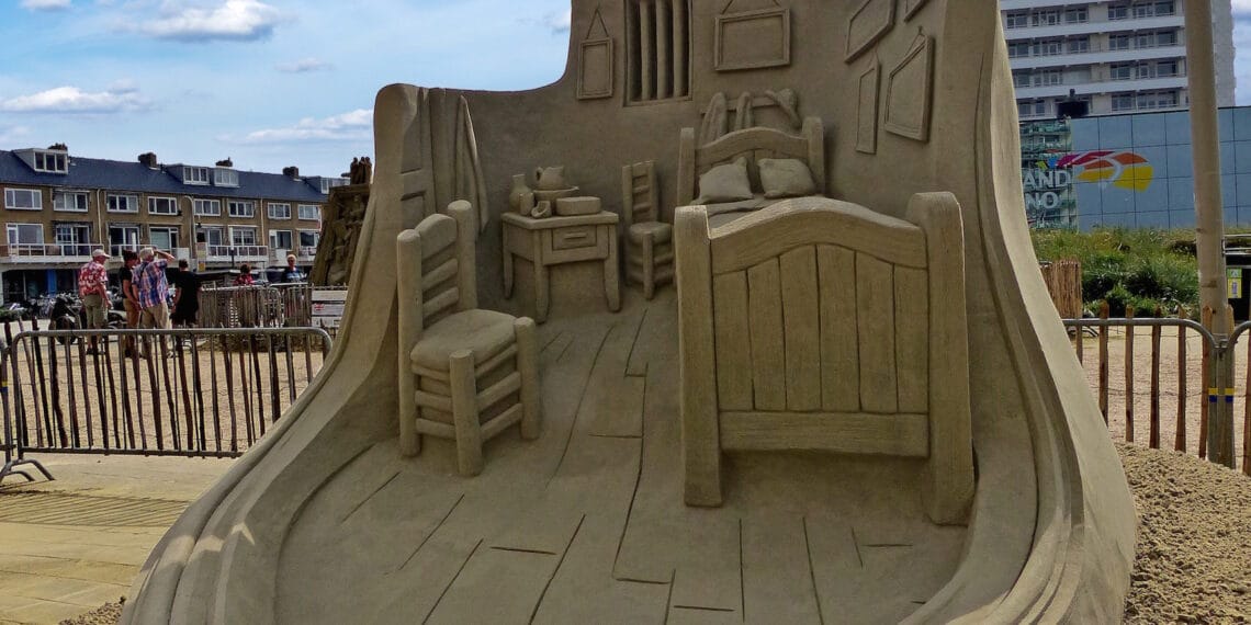Zandkunstenaar Maxim Gazendam geeft bouwtips voor het ultieme zandkasteel