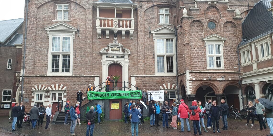 Actie Extinction Rebellion trekt 50 demonstranten naar Grote Markt