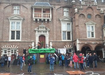 Actie Extinction Rebellion trekt 50 demonstranten naar Grote Markt