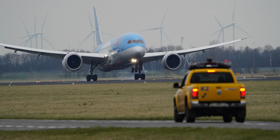 Onderhoud Polderbaan op Schiphol loopt uit