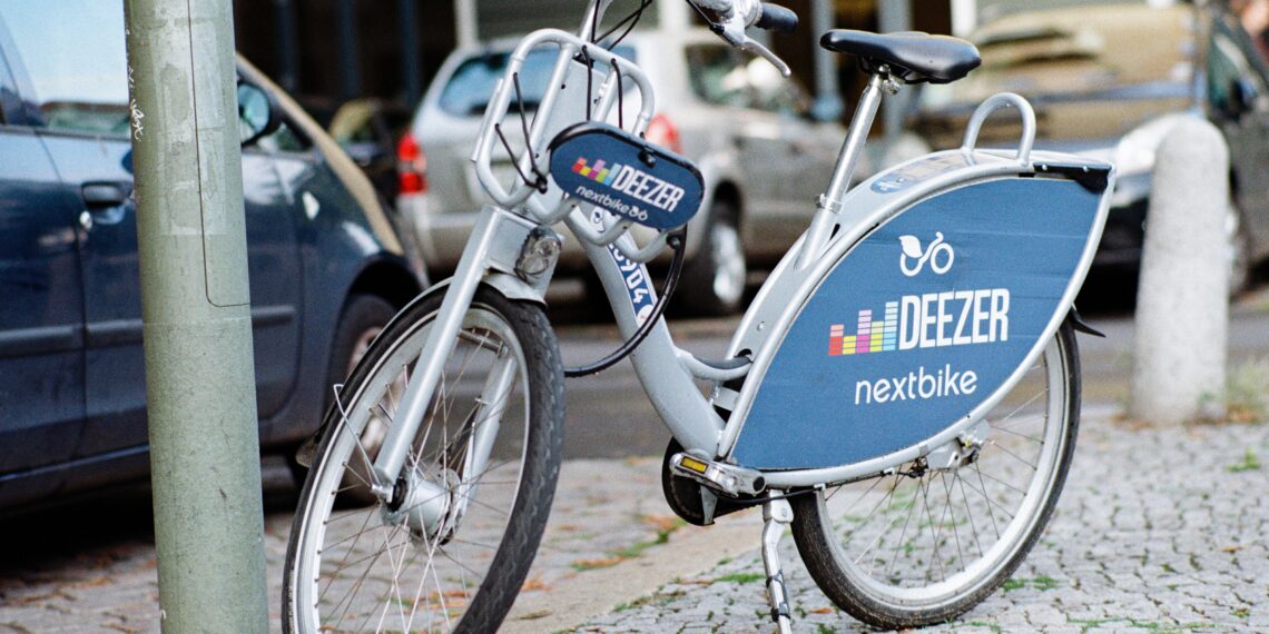 Bus vol gestolen e-bikes op A4