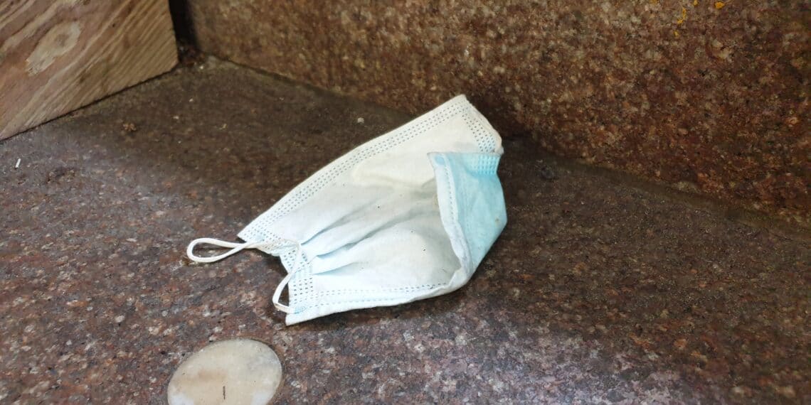 Milieuorganisaties bang voor toename zwerfmondkapjes