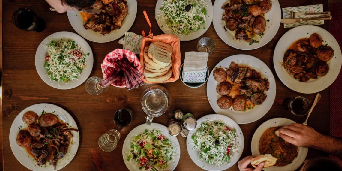 Haarlemse jongeren vinden gezelschap bij eetclub