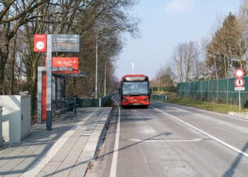 Steeds meer bushaltes toegankelijk voor reizigers met een beperking