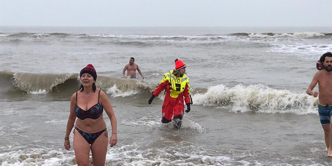Reddingsbrigade: ‘duik niet het water in op 1 januari’