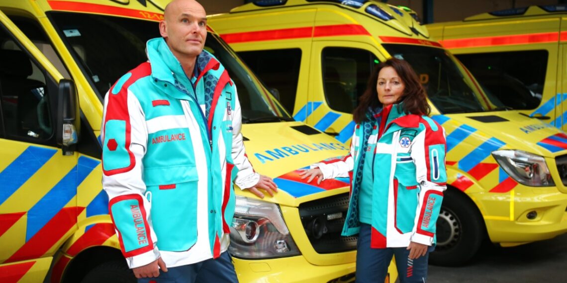 Ambulancepersoneel krijgt na twintig jaar een nieuwe look