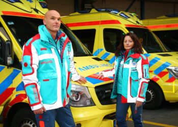 Ambulancepersoneel krijgt na twintig jaar een nieuwe look