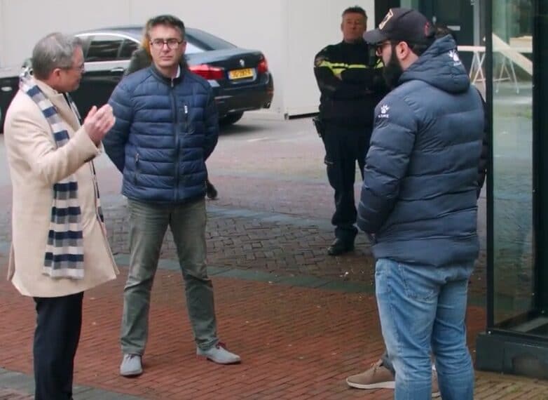 Jos Wienen praat met winkeliers en bewoners van Schalkwijk