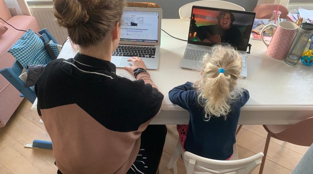 Haarlemse gezinnen en thuisonderwijs: “Ik vind het thuis leuker, maar mama is wel veel aan het bellen”