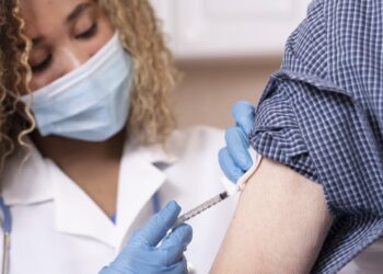 Nova studenten gaan GGD Kennemerland helpen met het zetten van coronaprikken