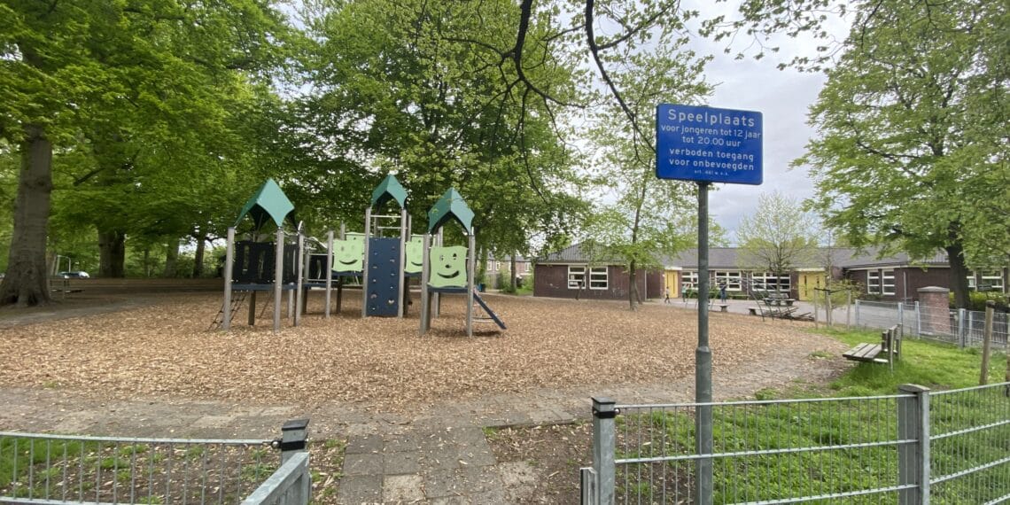 Scholen houden kinderen binnen vanwege man die dreigt met pistool