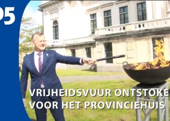 Vrijheidsvuur ontstoken voor het provinciehuis