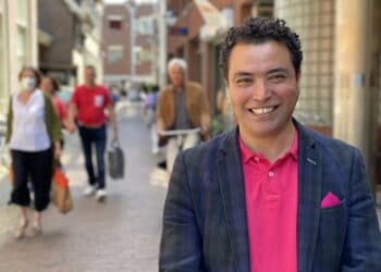 Ondanks fietsparkeerchaos is fietsenstalling vrijwel leeg: ”Ik tel honderden plekken”