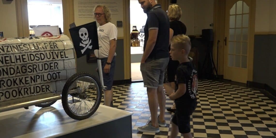 In Zandvoorts raadhuis hebben ambtenaren plaats gemaakt voor kunst