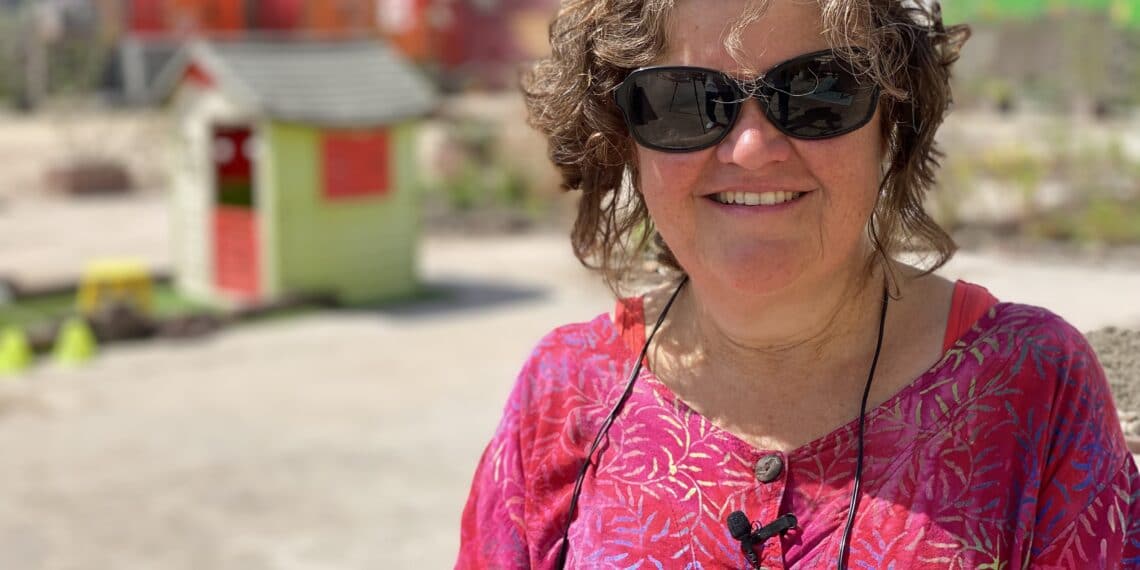 Buurt tovert braakliggend terrein om in paradijsje: “Dit brengt buurt bij elkaar”