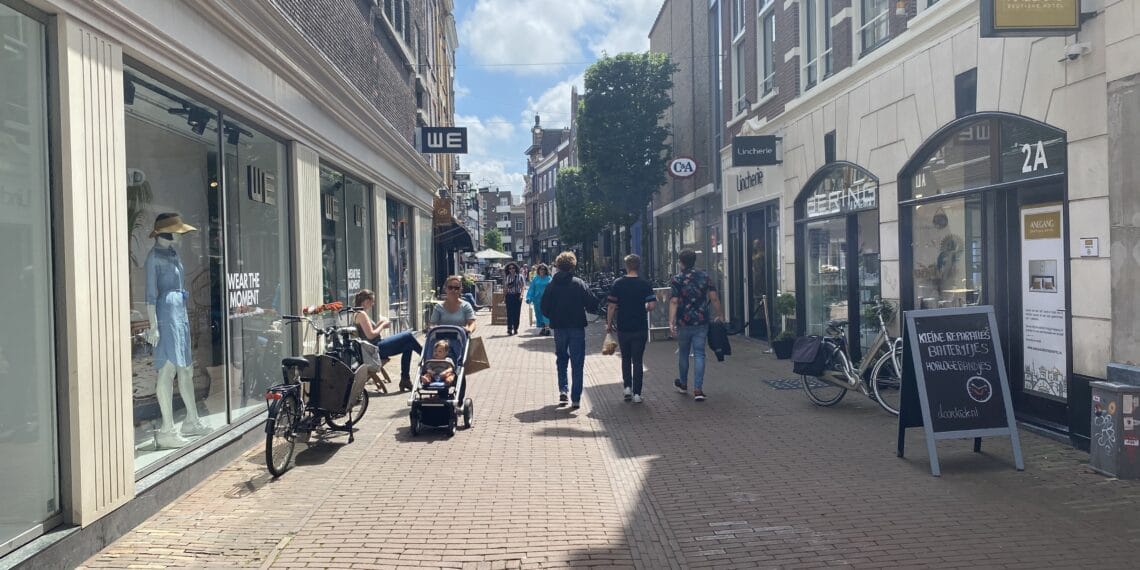 “Verplaats winkels naar Grote Houtstraat om ruimte voor woningen te maken”