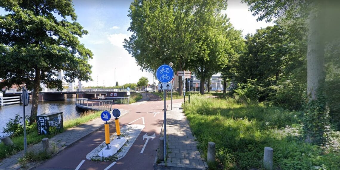 Politie zoekt voorbijganger die zorgde dat man (20) kon ontsnappen tijdens mishandeling