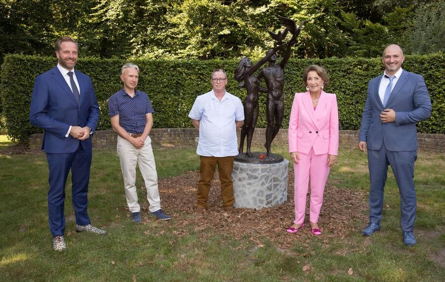 Laatste beeld Verkade (1941-2020) onthuld: eerbetoon aan zorgpersoneel in coronatijd