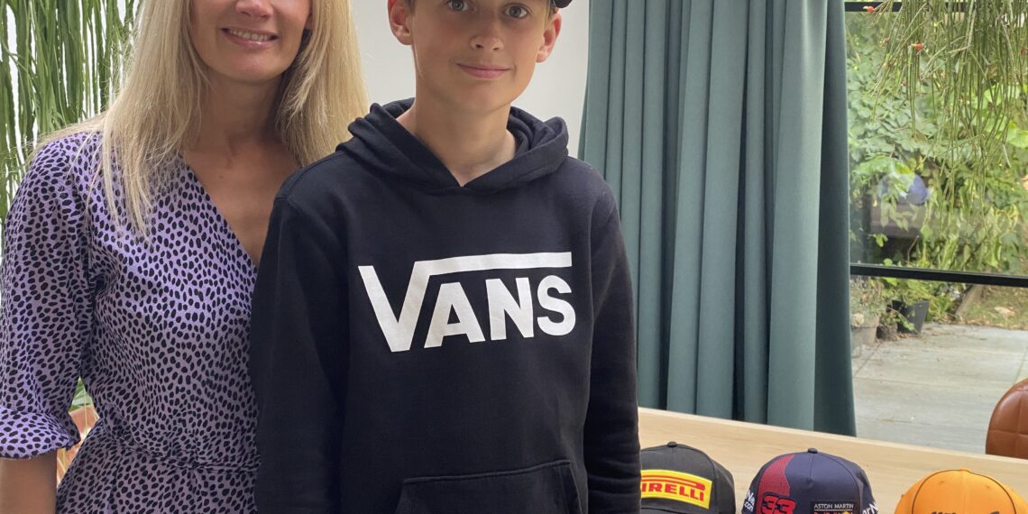 Mislukte selfie met Mercedes-baas omdat moeder belde niet erg: “De video is veel leuker”