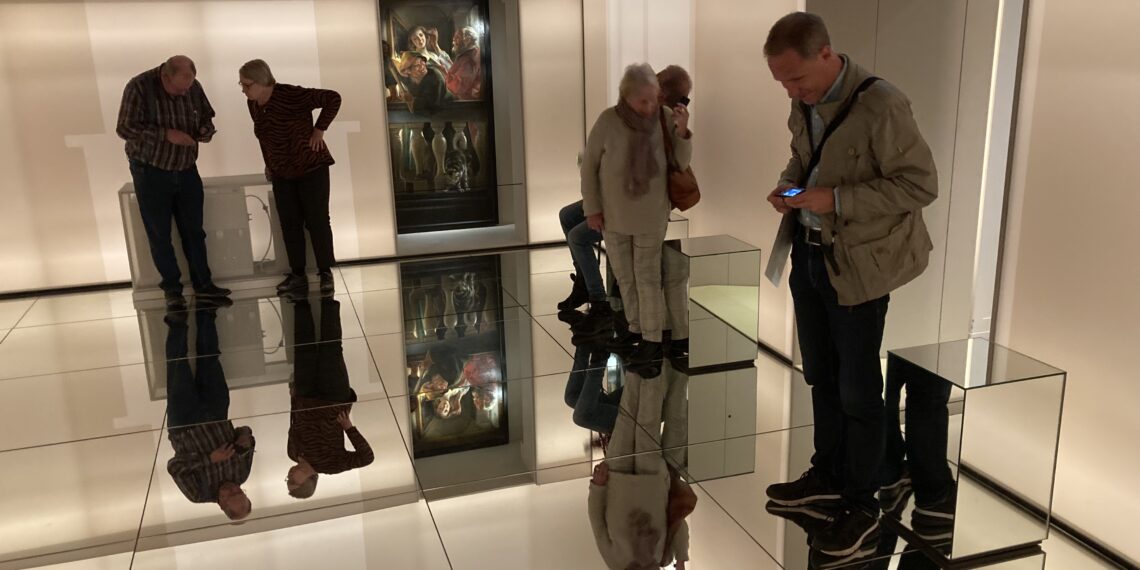 Spiegelvloer in Frans Hals Museum geeft kunst van Jordaens extra dimensie