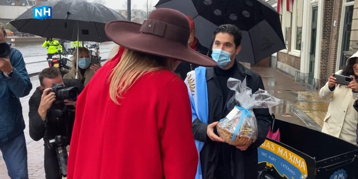 Koningin Máxima belooft Haarlemmer Kevin om Argentijnse hapjes bij hem te bestellen