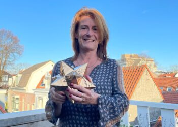 Haarlemse Marleen wint verkiezing met afval suppen door de grachten