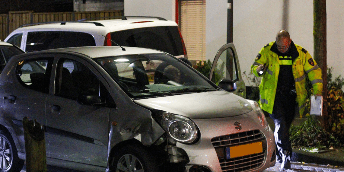 Achtervolging vanuit Amsterdam eindigt in Haarlemse woonwijk, automobilist gevlucht