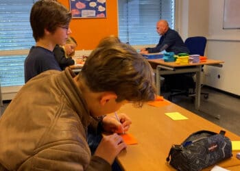 Bijles en weekendtrainingen met zelfgebakken muffins: extra geld voor scholen door corona