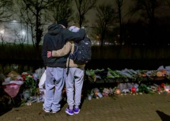 Kijk terug: herdenkingswandeling voor verongelukte Sam uit Overveen