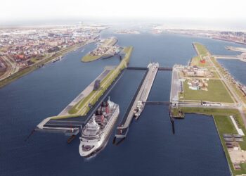 Liesbeth ontmoette de Koning bij opening Zeesluis IJmuiden: “Hij geeft je helemaal niet het gevoel dat je een onderdaan bent.”