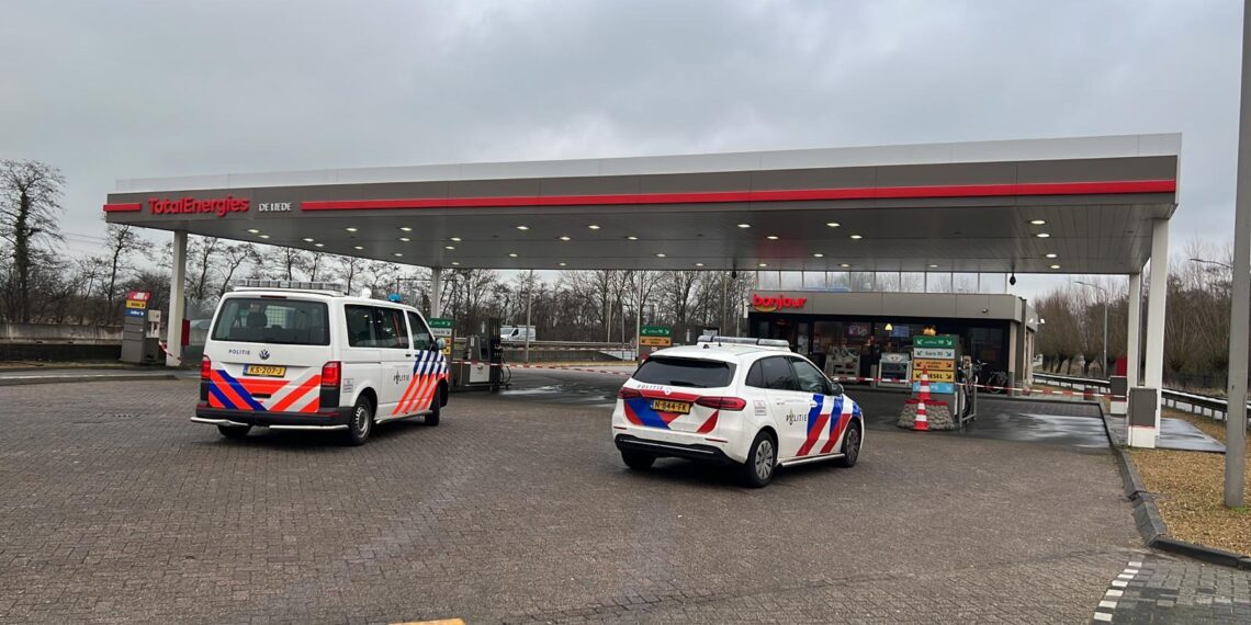 Haarlemse benzinepomp aan A200 overvallen, medewerker bedreigd met mes