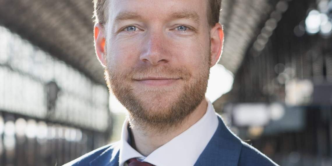 Raadslid Wiedemeijer over verkoop oud V&D pand: “Er is een gebrek aan betaalbare woningen, dure appartementen voegen daar niets aan toe”