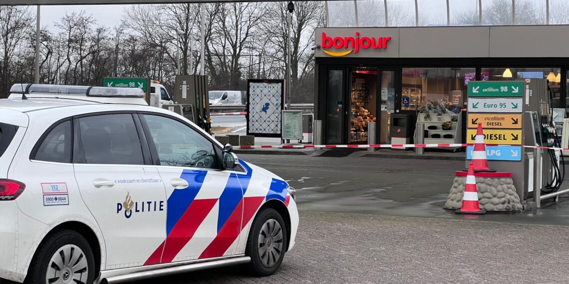 Haarlemse benzinepomp aan A200 overvallen, medewerker bedreigd met mes