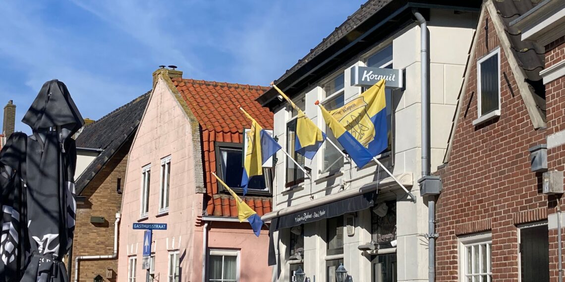 Steun Oekraïne door Zandvoortse vlag op zijn kop te hangen: “Dat is een mooi gebaar”