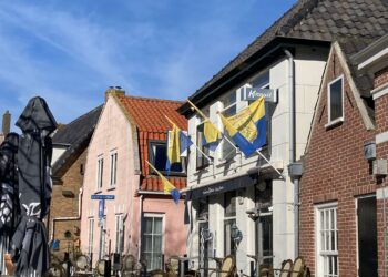 Steun Oekraïne door Zandvoortse vlag op zijn kop te hangen: “Dat is een mooi gebaar”