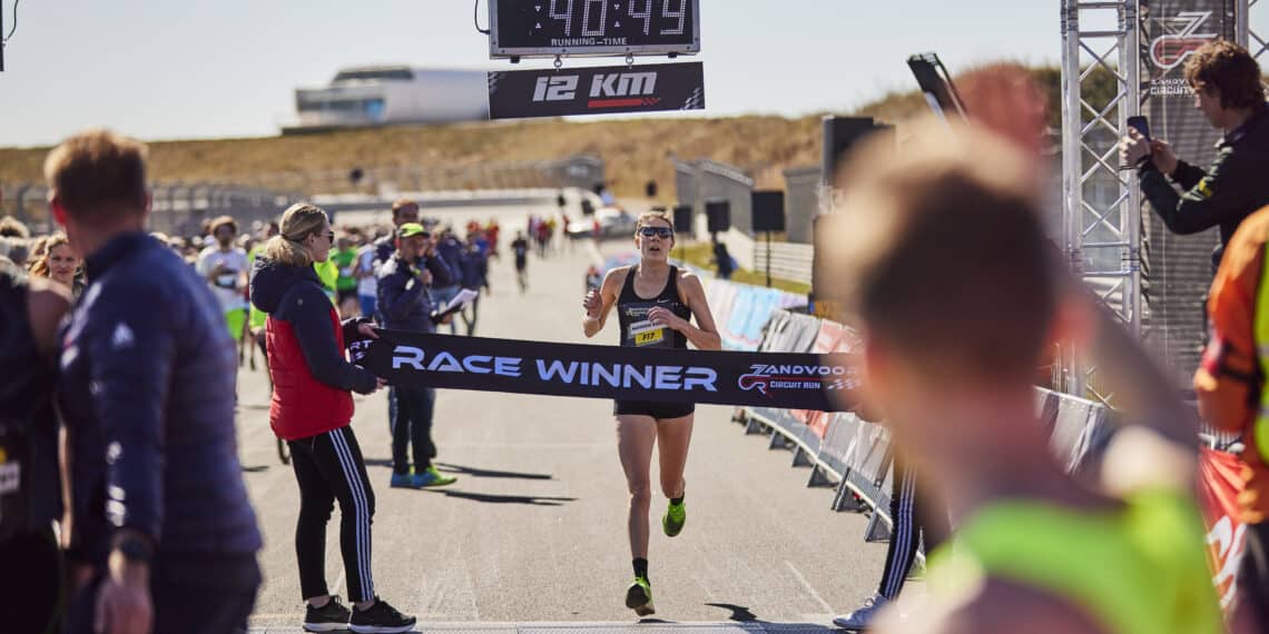 Maureen Koster en Stefan Vercauteren winnen Zandvoort Circuit Run
