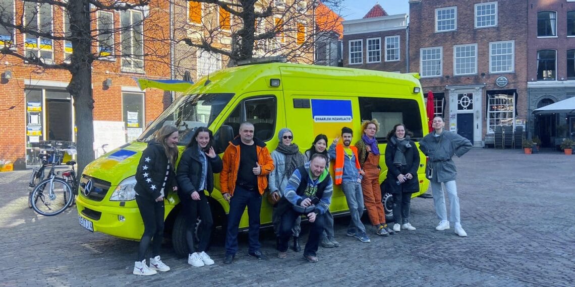 Haarlemse inzamelactie redt levens: 15 vrachtwagenladingen én ambulance naar Oekraïne