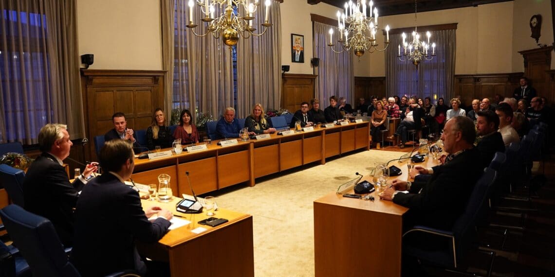 Zandvoortse ‘jonkies’ geïnstalleerd als raadslid: “Eén van de jongste raden van het land”