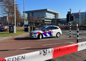 Ontploffing bij auto op parkeerterrein Van der Valk-hotel