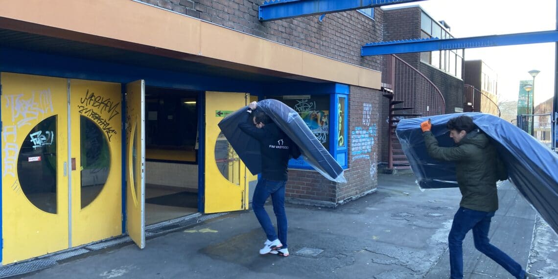 Lege Beijneshal met spoed klaargemaakt als noodopvang voor Oekraïense vluchtelingen