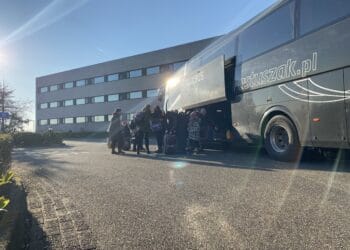 42 Oekraïense vluchtelingen opgehaald bij Poolse grens, ‘gejuich bij Amsterdam’