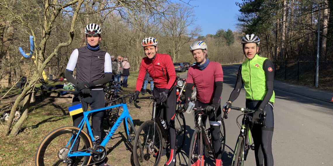 Honderd keer het kopje van Bloemendaal op voor Oekraïne: “50 euro geven vond ik summier”